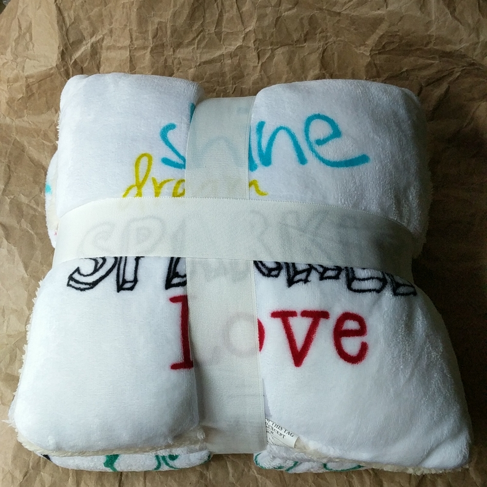 Essential Home Soft Velvet Plush Pillow and Throw Set NWT
